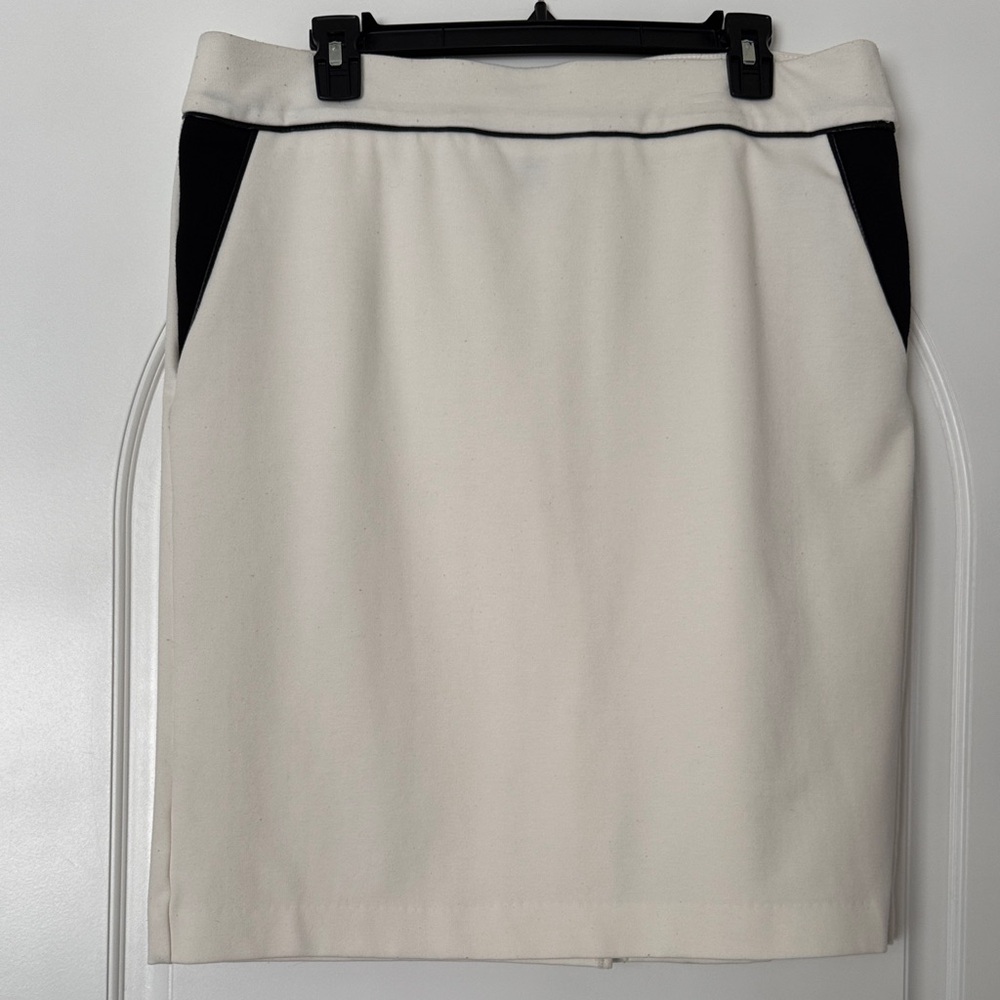Anne Klein Elegant Cream and Black Pencil Skirt